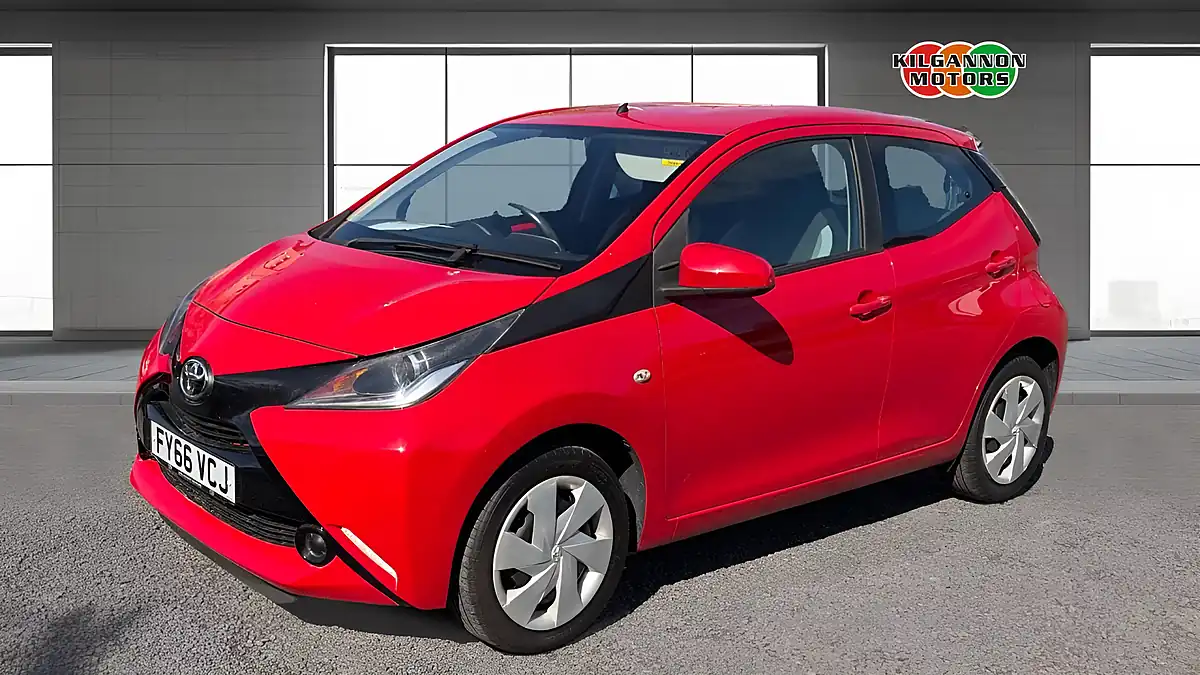 Used 2016 Toyota Aygo X-Play Red - Interior and Exterior details 17