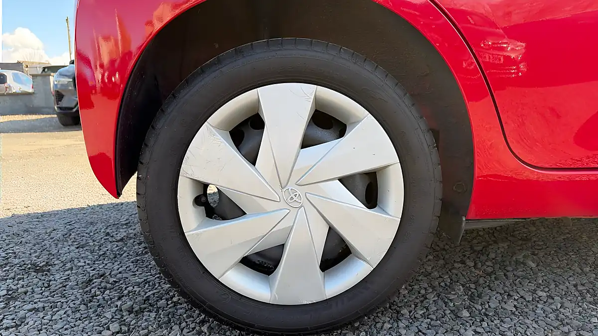 Used 2016 Toyota Aygo X-Play Red - Interior and Exterior details 19