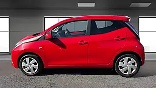 Used 2016 Toyota Aygo X-Play Red - Interior and Exterior details 3