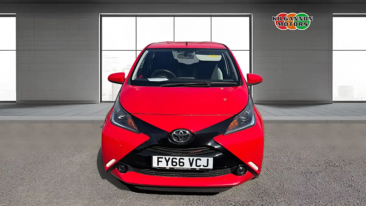 Used 2016 Toyota Aygo X-Play Red - Interior and Exterior details 4