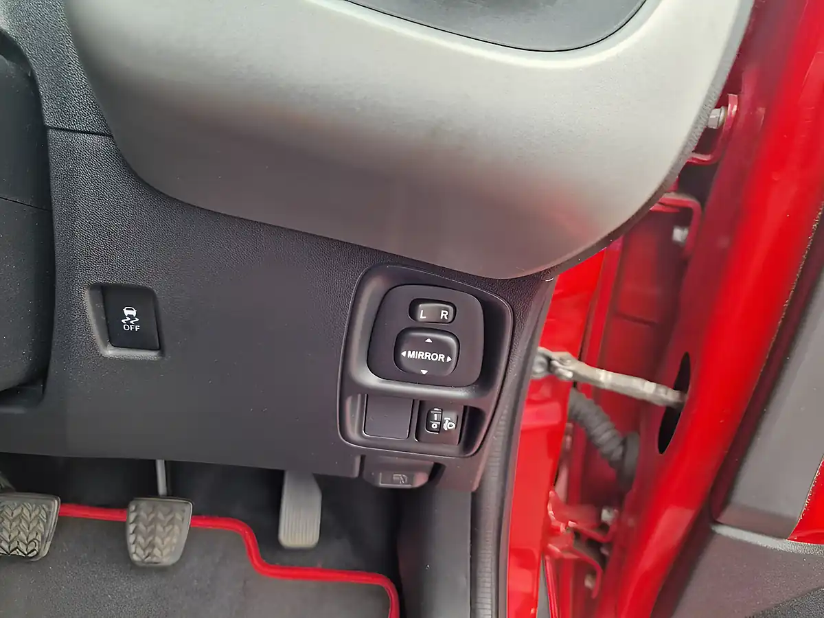 Used 2016 Toyota Aygo X-Play Red - Interior and Exterior details 14