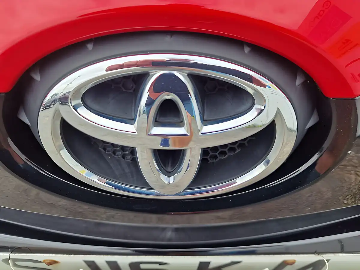 Used 2016 Toyota Aygo X-Play Red - Interior and Exterior details 18