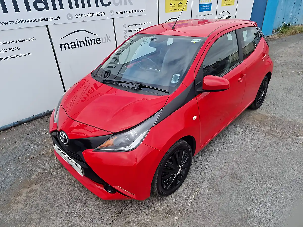 Used 2016 Toyota Aygo X-Play Red - Interior and Exterior details 4