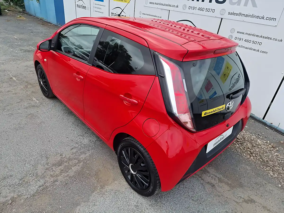 Used 2016 Toyota Aygo X-Play Red - Interior and Exterior details 5
