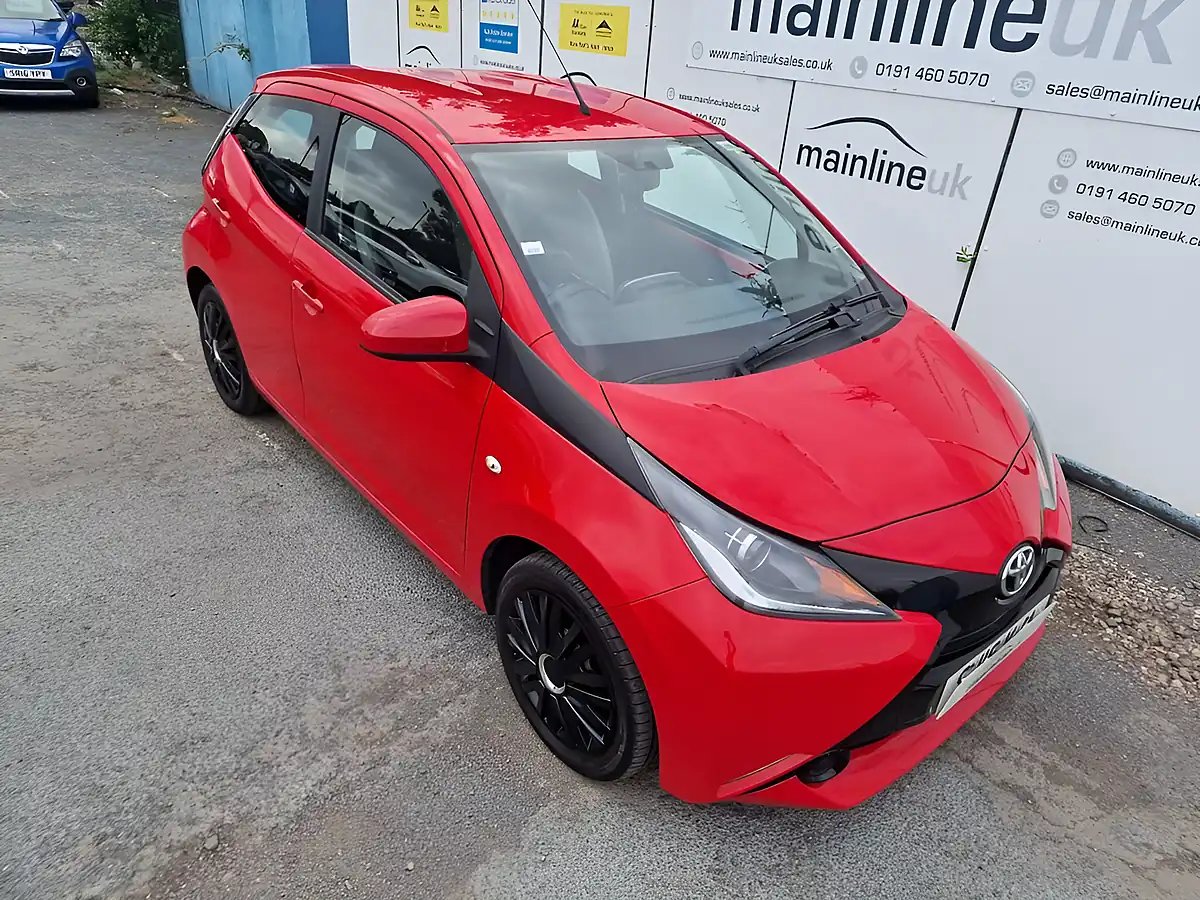 Used 2016 Toyota Aygo X-Play Red - Interior and Exterior details 6