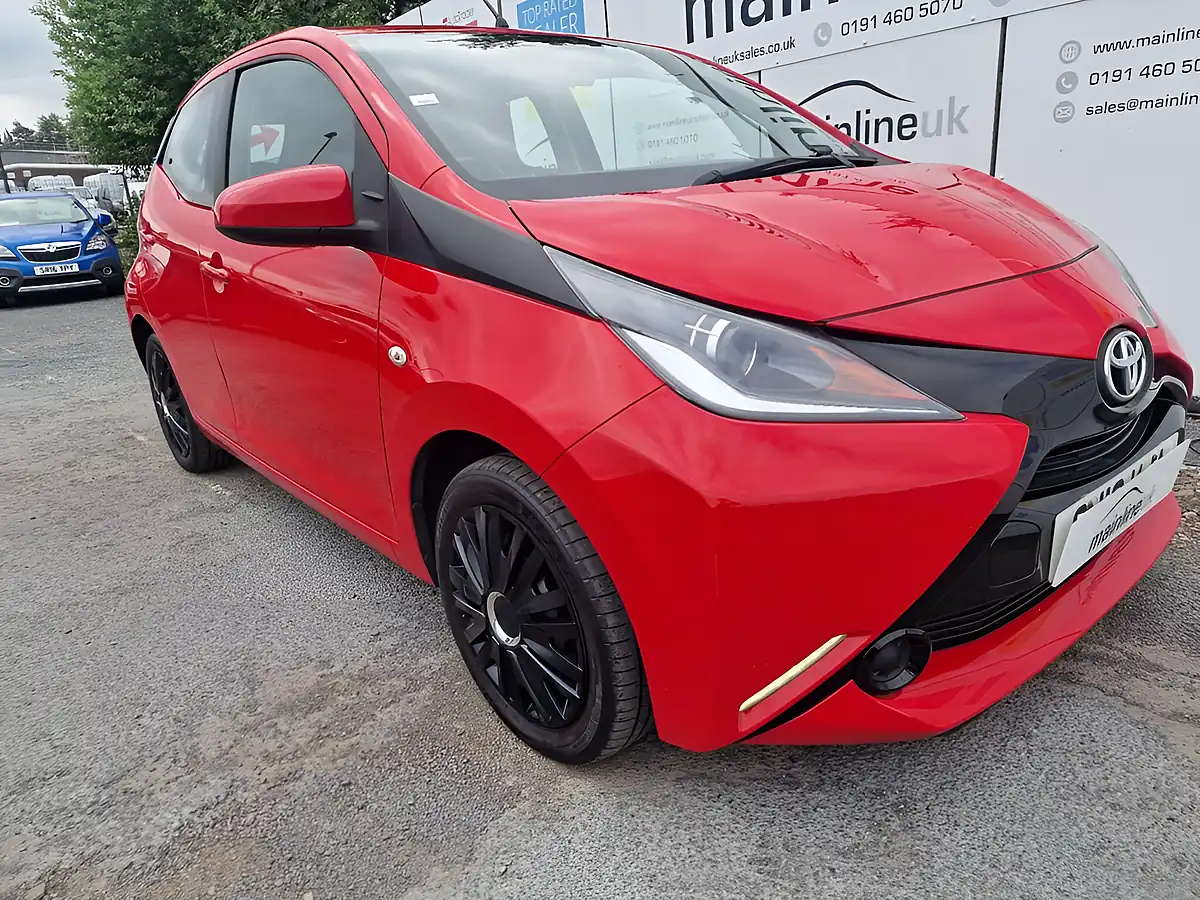 Used 2016 Toyota Aygo X-Play Red - Interior and Exterior details 7