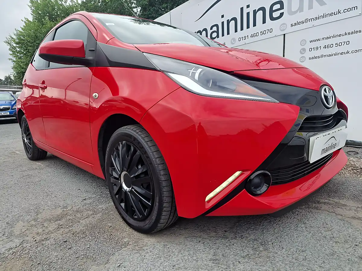 Used 2016 Toyota Aygo X-Play Red - Interior and Exterior details 8