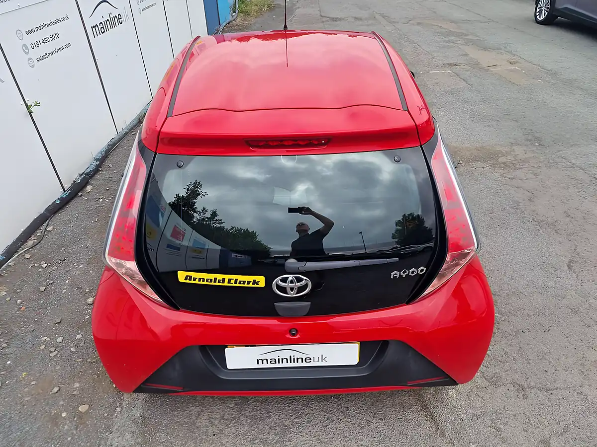 Used 2016 Toyota Aygo X-Play Red - Interior and Exterior details 9