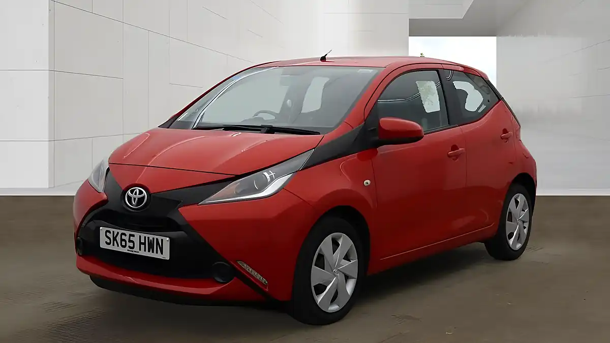 Used 2016 Toyota Aygo X-Play Red - Interior and Exterior details 12