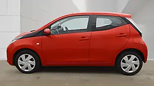 Used 2016 Toyota Aygo X-Play Red - Interior and Exterior details 15