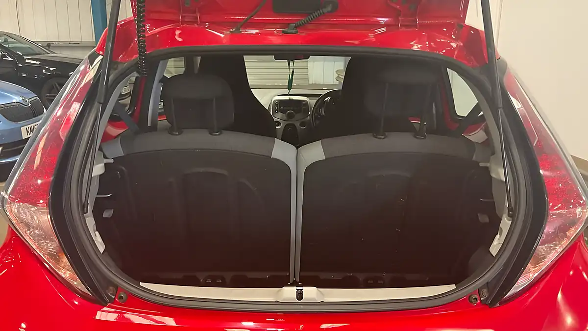 Used 2016 Toyota Aygo X-Play Red - Interior and Exterior details 17