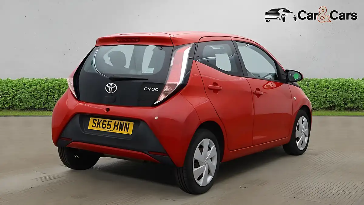 Used 2016 Toyota Aygo X-Play Red - Interior and Exterior details 4