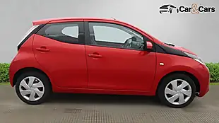 Used 2016 Toyota Aygo X-Play Red - Interior and Exterior details 5