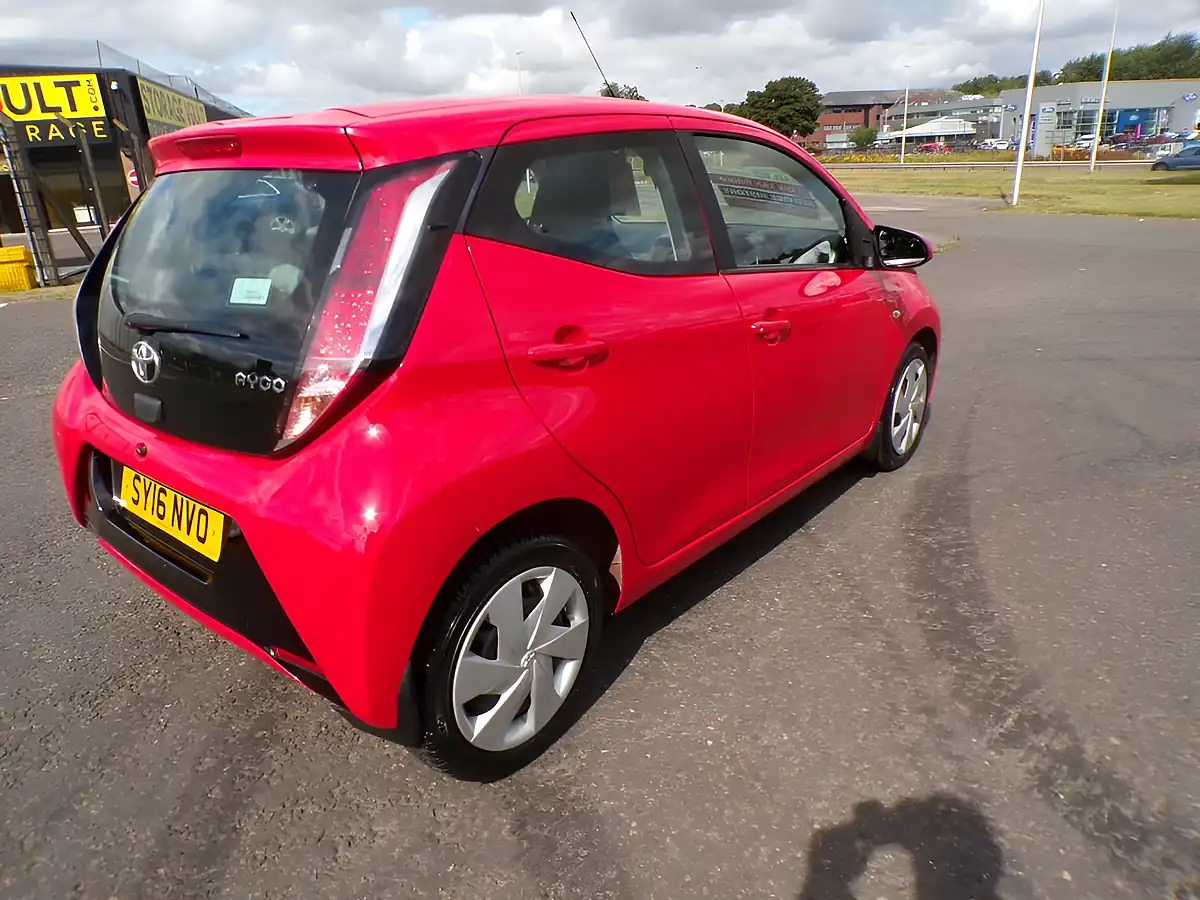Used 2016 Toyota Aygo X-Play Red - Interior and Exterior details 11