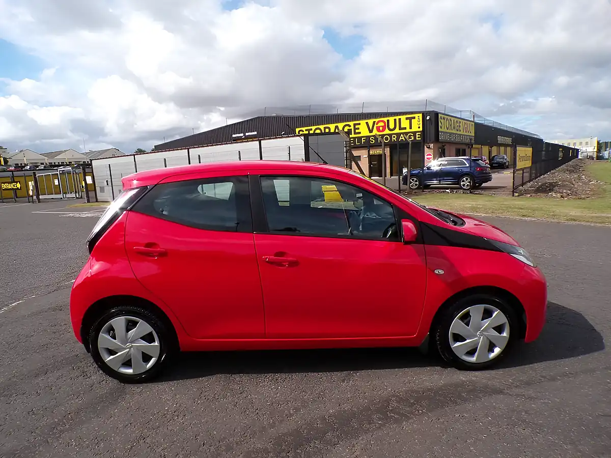 Used 2016 Toyota Aygo X-Play Red - Interior and Exterior details 3
