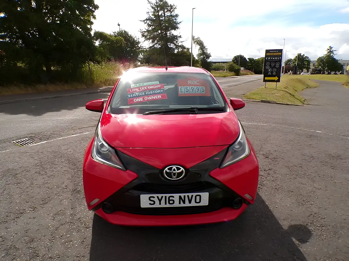 Used 2016 Toyota Aygo X-Play Red - Interior and Exterior details 4