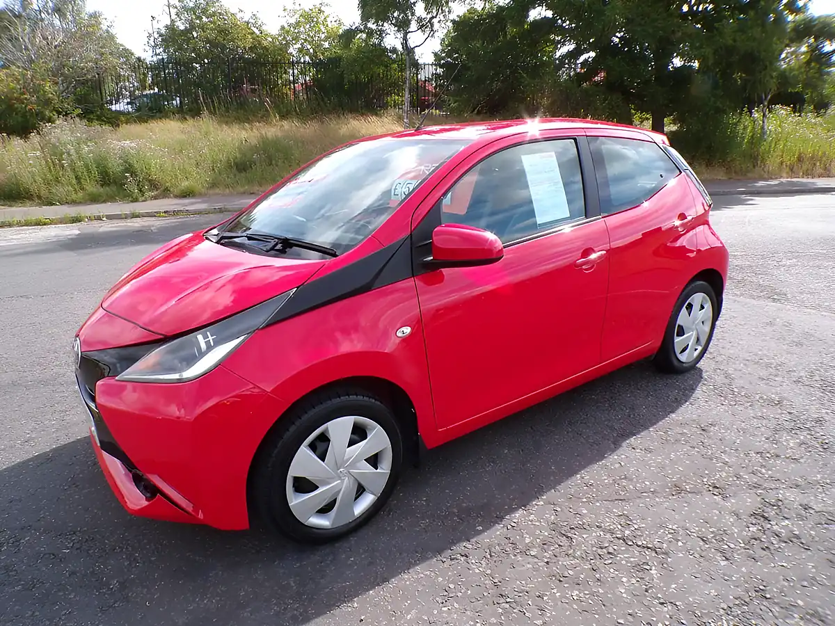 Used 2016 Toyota Aygo X-Play Red - Interior and Exterior details 6