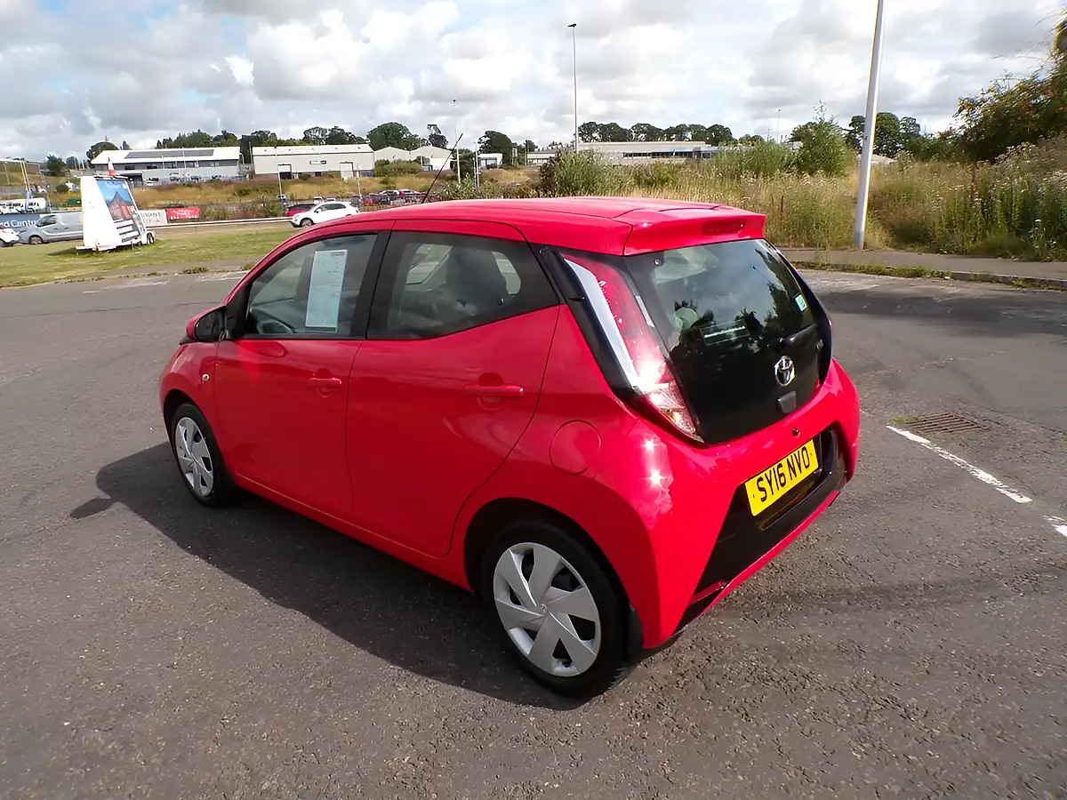 Used 2016 Toyota Aygo X-Play Red - Interior and Exterior details 9