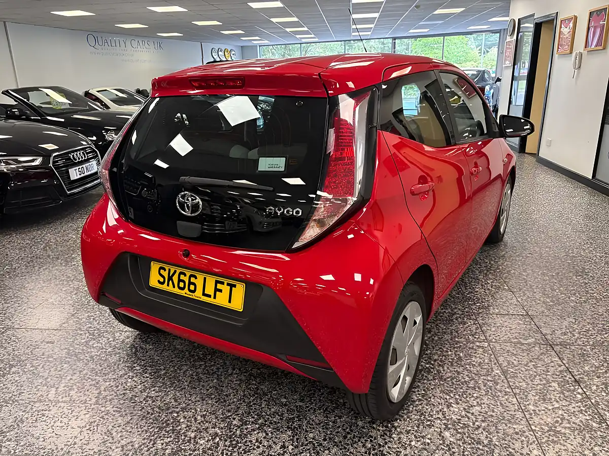 Used 2016 Toyota Aygo X-Play Red - Interior and Exterior details 13