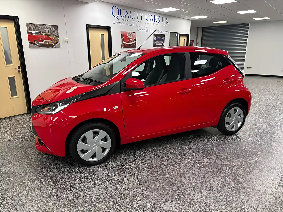 Used 2016 Toyota Aygo X-Play Red - Interior and Exterior details 3