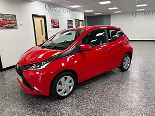 Used 2016 Toyota Aygo X-Play Red - Interior and Exterior details 4
