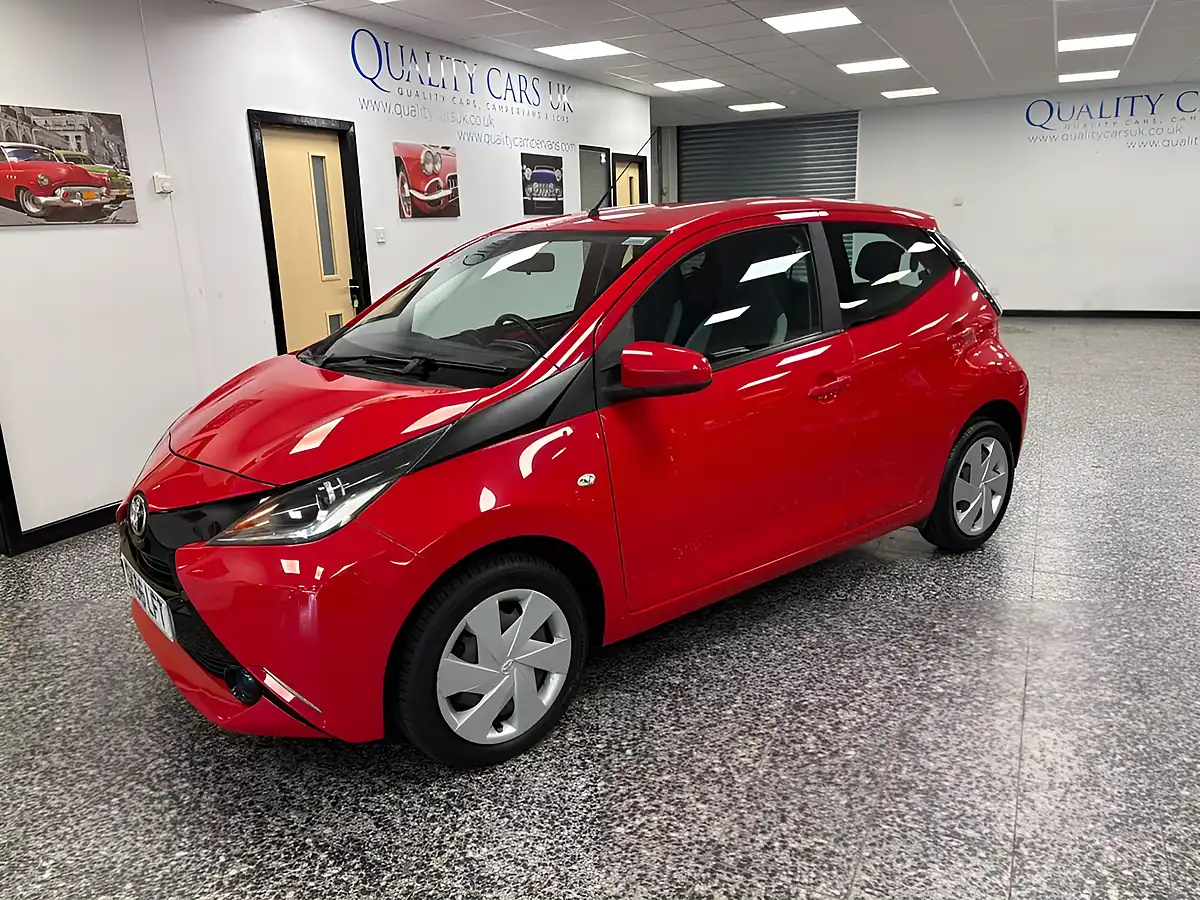 Used 2016 Toyota Aygo X-Play Red - Interior and Exterior details 4