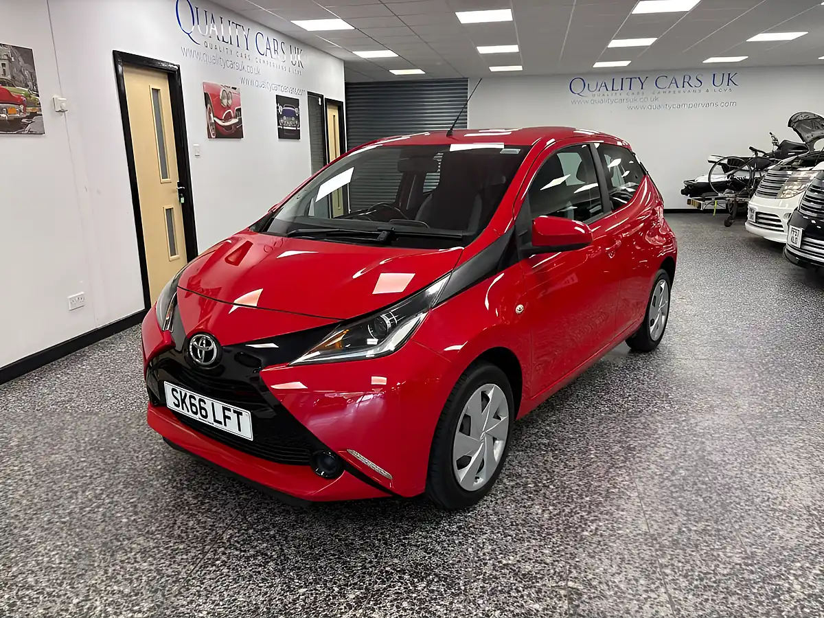 Used 2016 Toyota Aygo X-Play Red - Interior and Exterior details 5