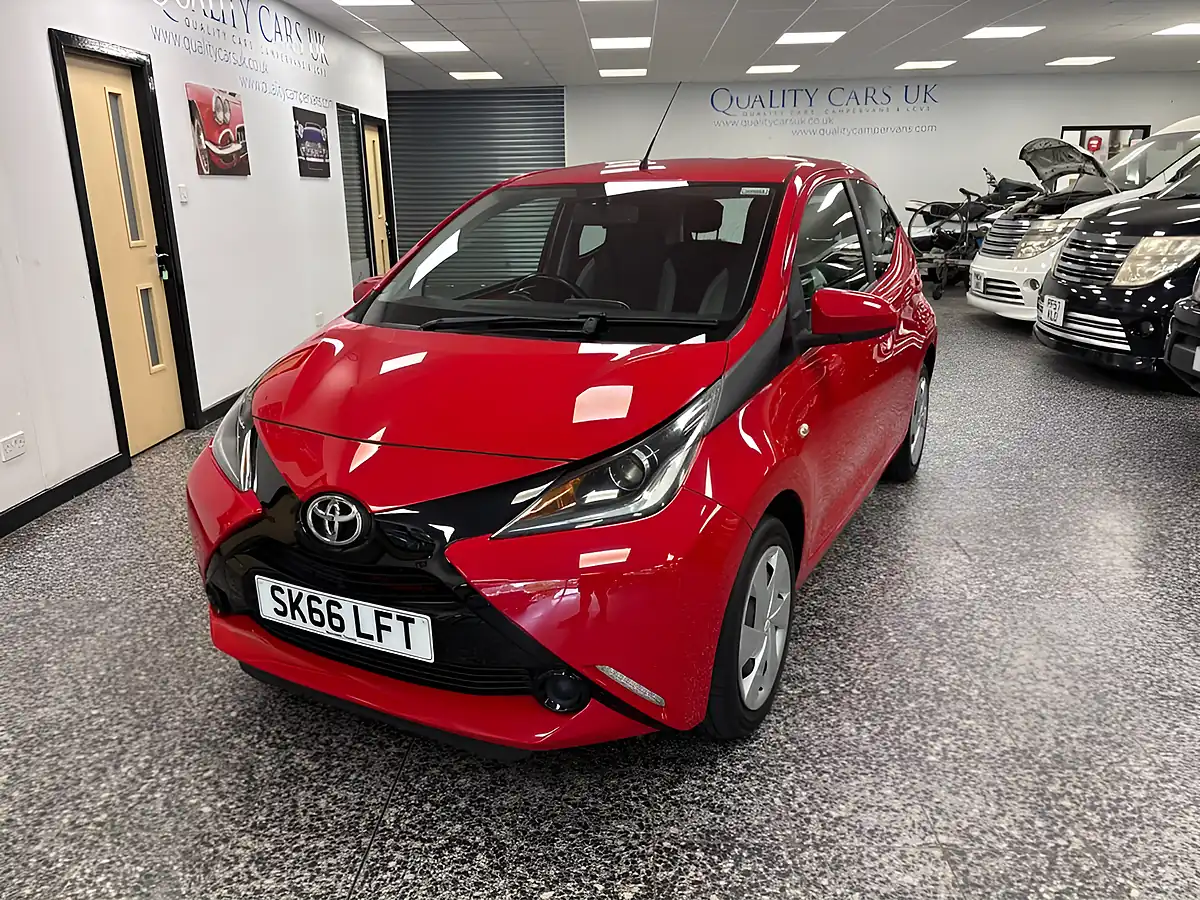 Used 2016 Toyota Aygo X-Play Red - Interior and Exterior details 6