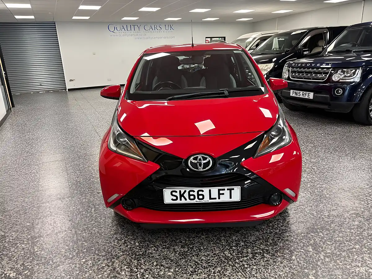 Used 2016 Toyota Aygo X-Play Red - Interior and Exterior details 9