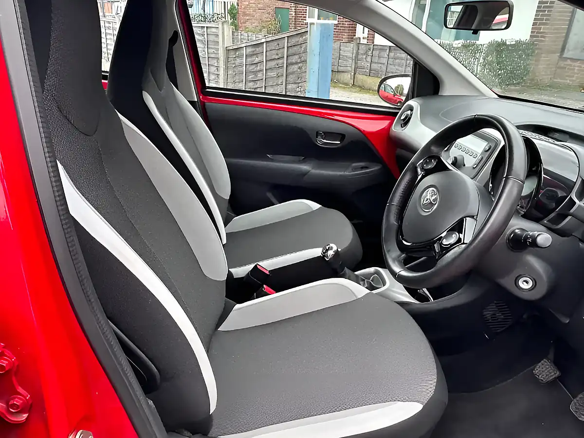 Used 2016 Toyota Aygo X-Play Red - Interior and Exterior details 9