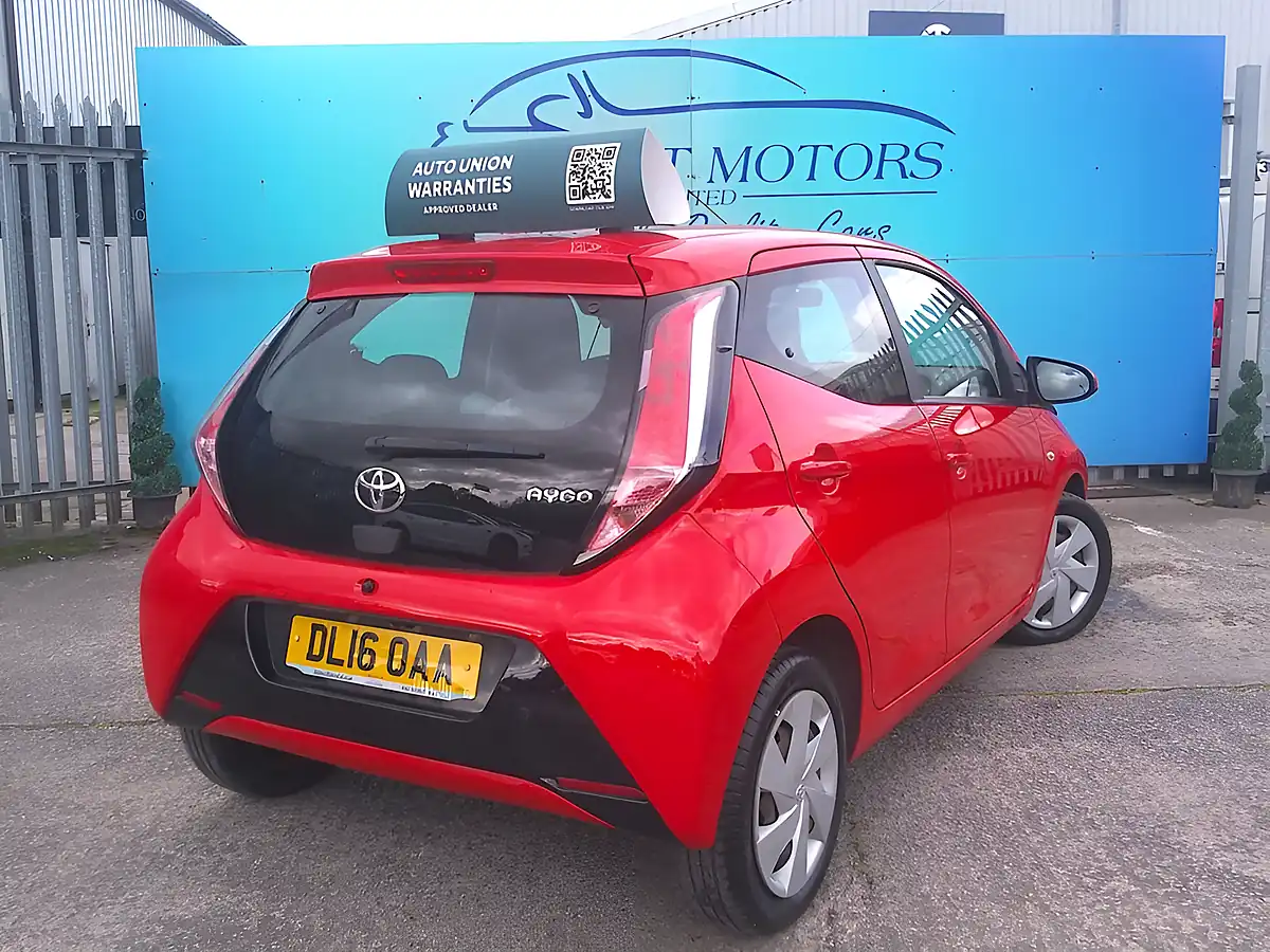 Used 2016 Toyota Aygo X-Play Red - Interior and Exterior details 6