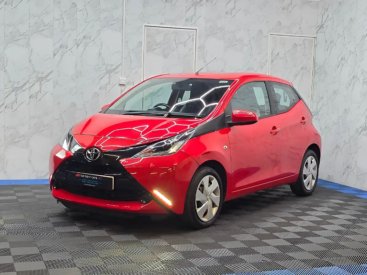Used 2016 Toyota Aygo X-Play Red - Interior and Exterior details 3