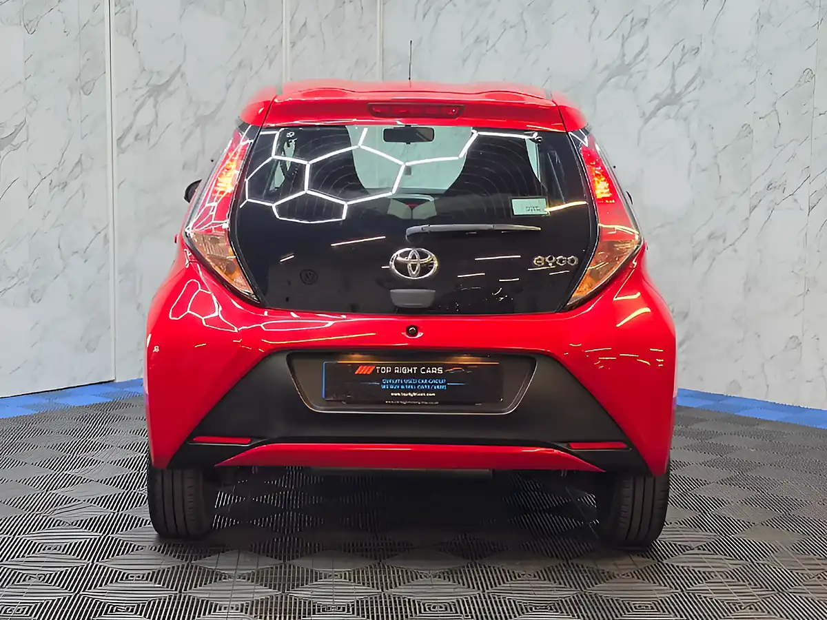Used 2016 Toyota Aygo X-Play Red - Interior and Exterior details 4