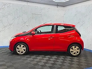 Used 2016 Toyota Aygo X-Play Red - Interior and Exterior details 6