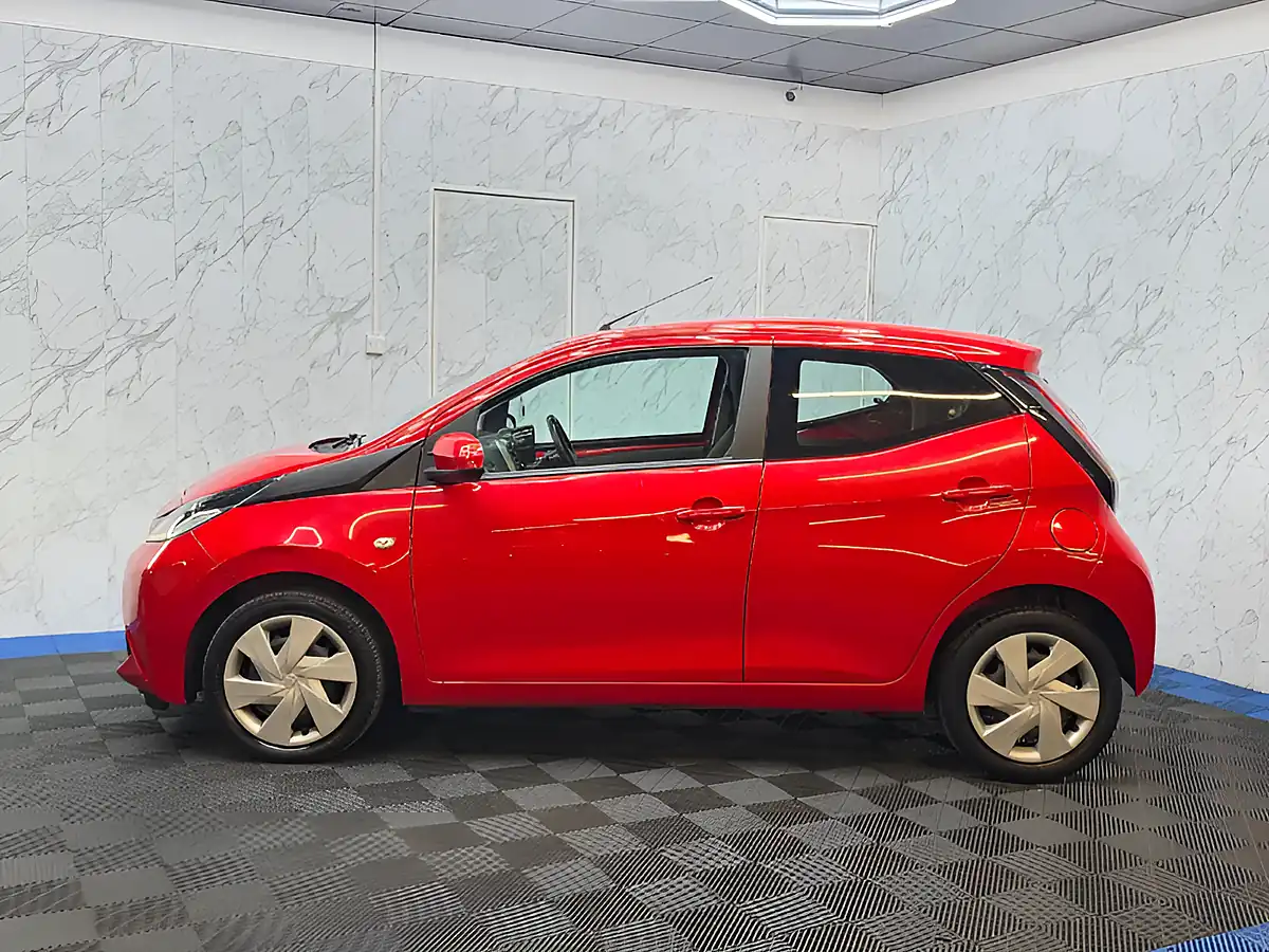 Used 2016 Toyota Aygo X-Play Red - Interior and Exterior details 6