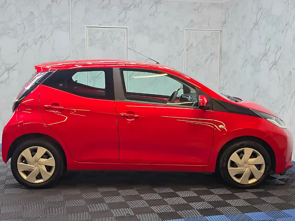 Used 2016 Toyota Aygo X-Play Red - Interior and Exterior details 8