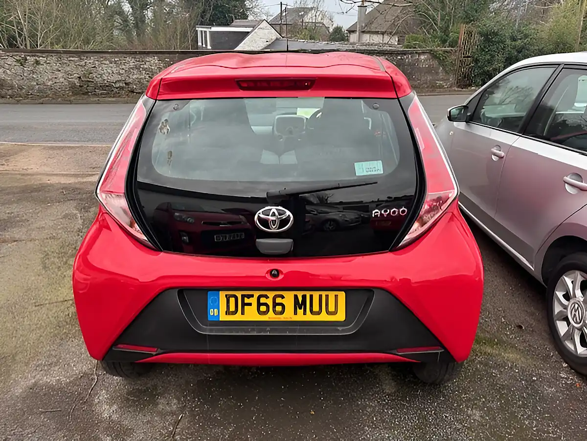 Used 2016 Toyota Aygo X-Play Tss Red - Interior and Exterior details 2