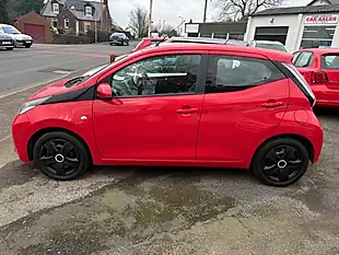 Used 2016 Toyota Aygo X-Play Tss Red - Interior and Exterior details 4