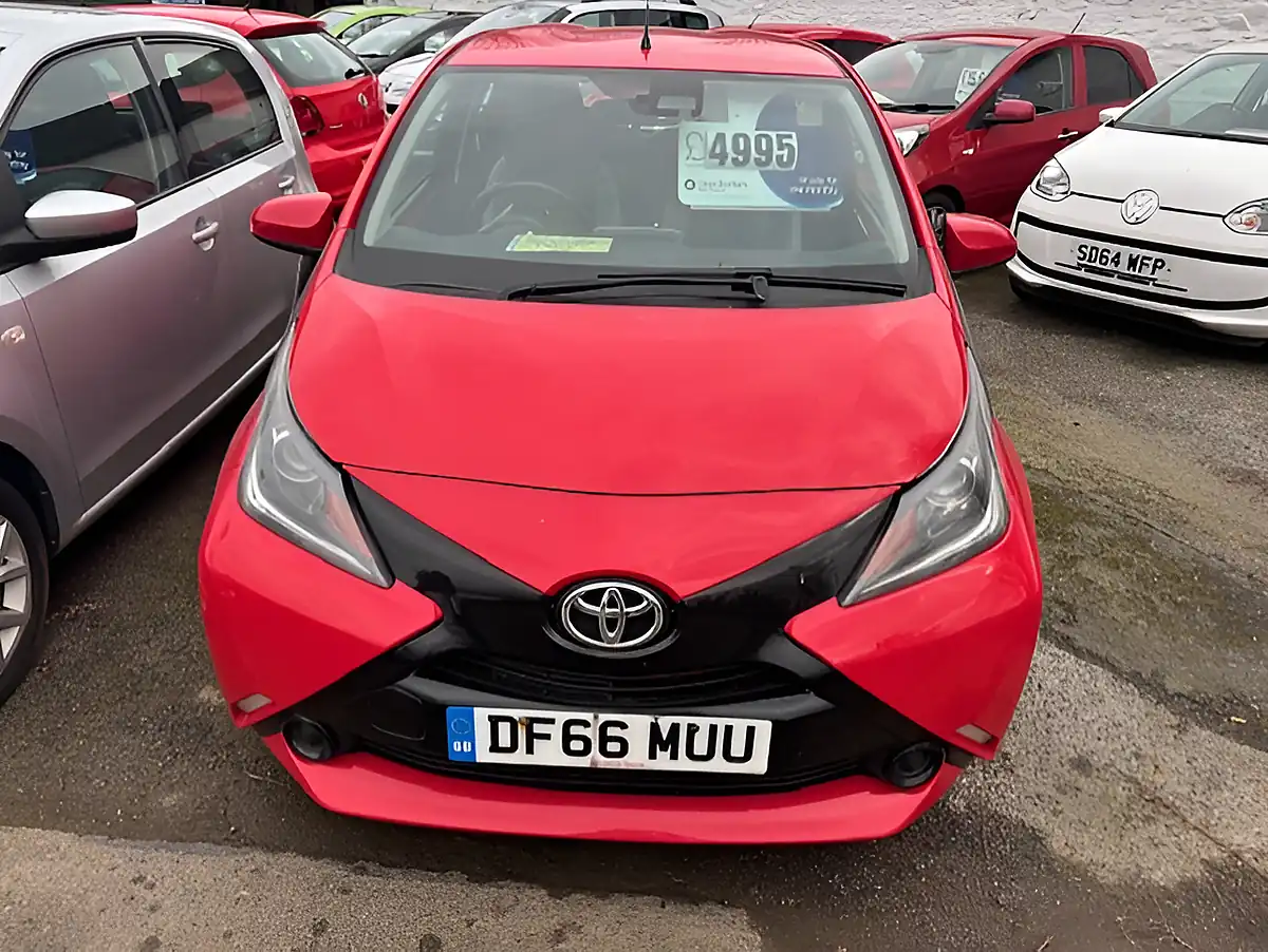 Used 2016 Toyota Aygo X-Play Tss Red - Interior and Exterior details 7