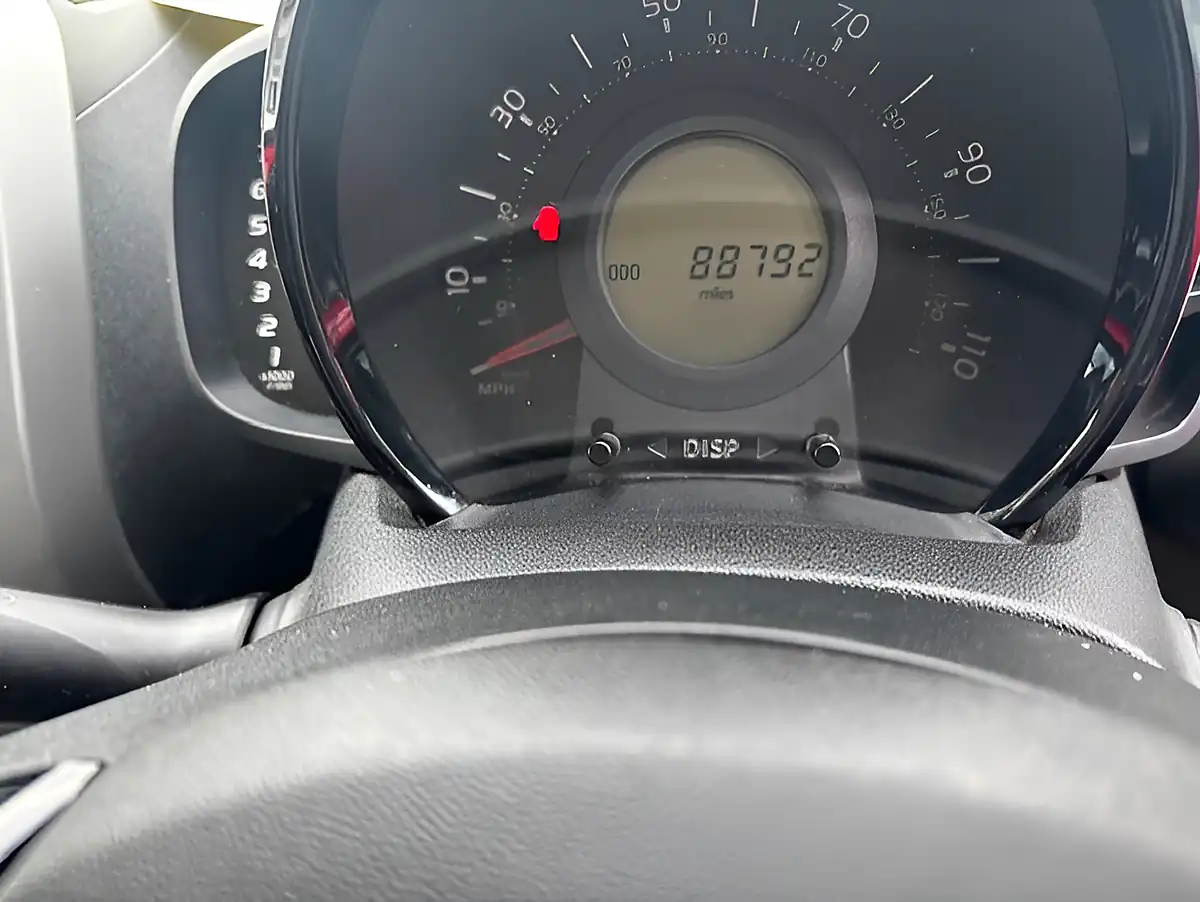 Used 2016 Toyota Aygo X-Play Tss Red - Interior and Exterior details 8