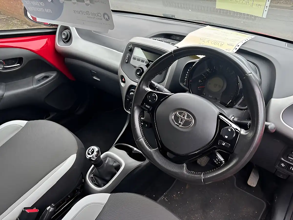 Used 2016 Toyota Aygo X-Play Tss Red - Interior and Exterior details 9