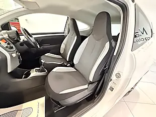 Used 2016 Toyota Aygo X-Play White - Interior and Exterior details 12