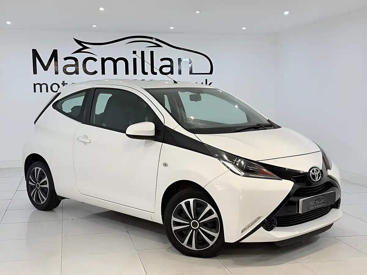 Used 2016 Toyota Aygo X-Play White - Interior and Exterior details 3