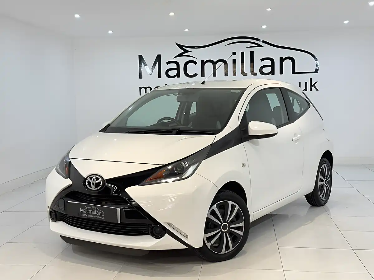 Used 2016 Toyota Aygo X-Play White - Interior and Exterior details 5