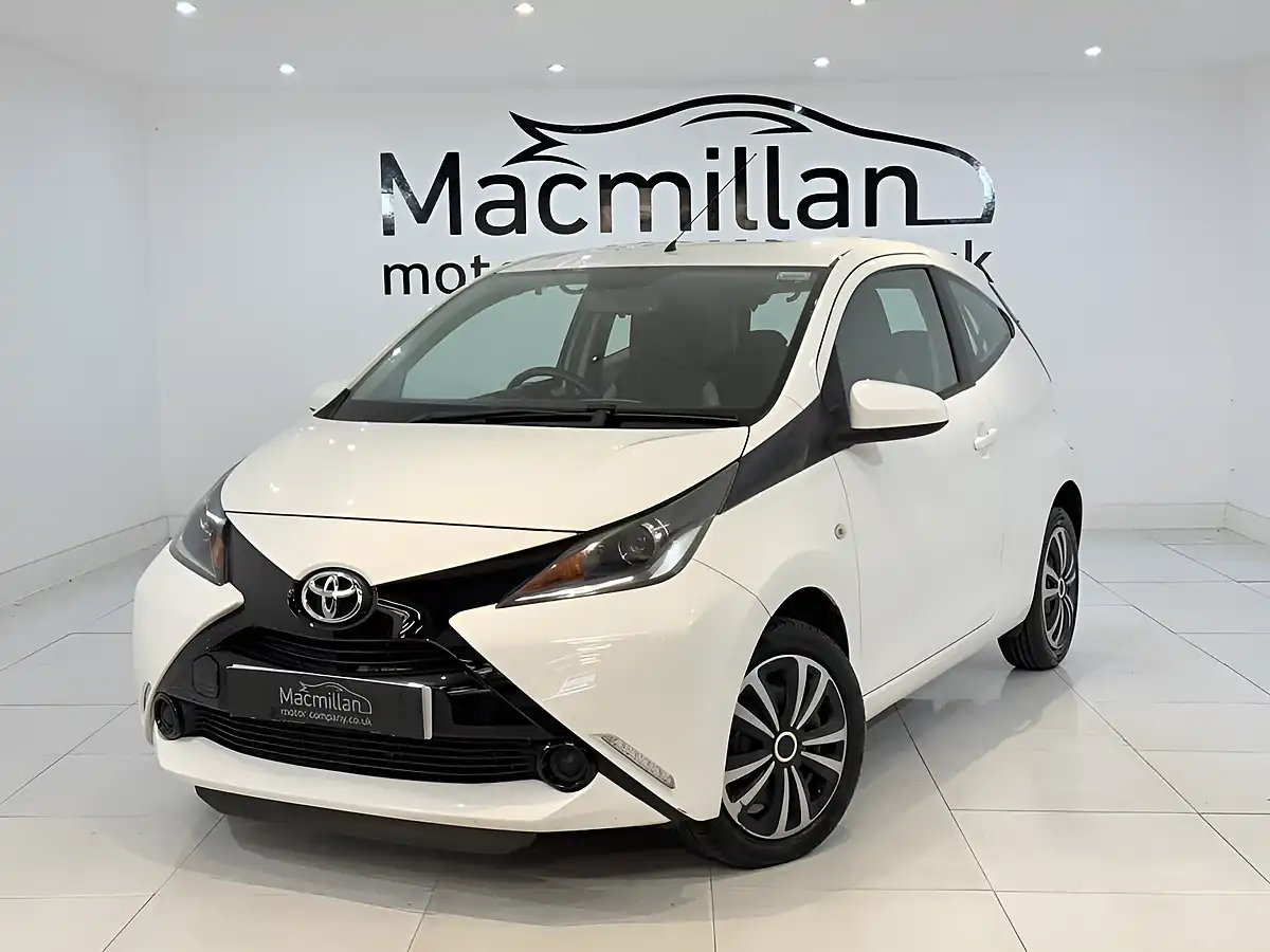 Used 2016 Toyota Aygo X-Play White - Interior and Exterior details 6