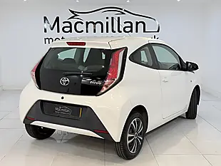 Used 2016 Toyota Aygo X-Play White - Interior and Exterior details 8