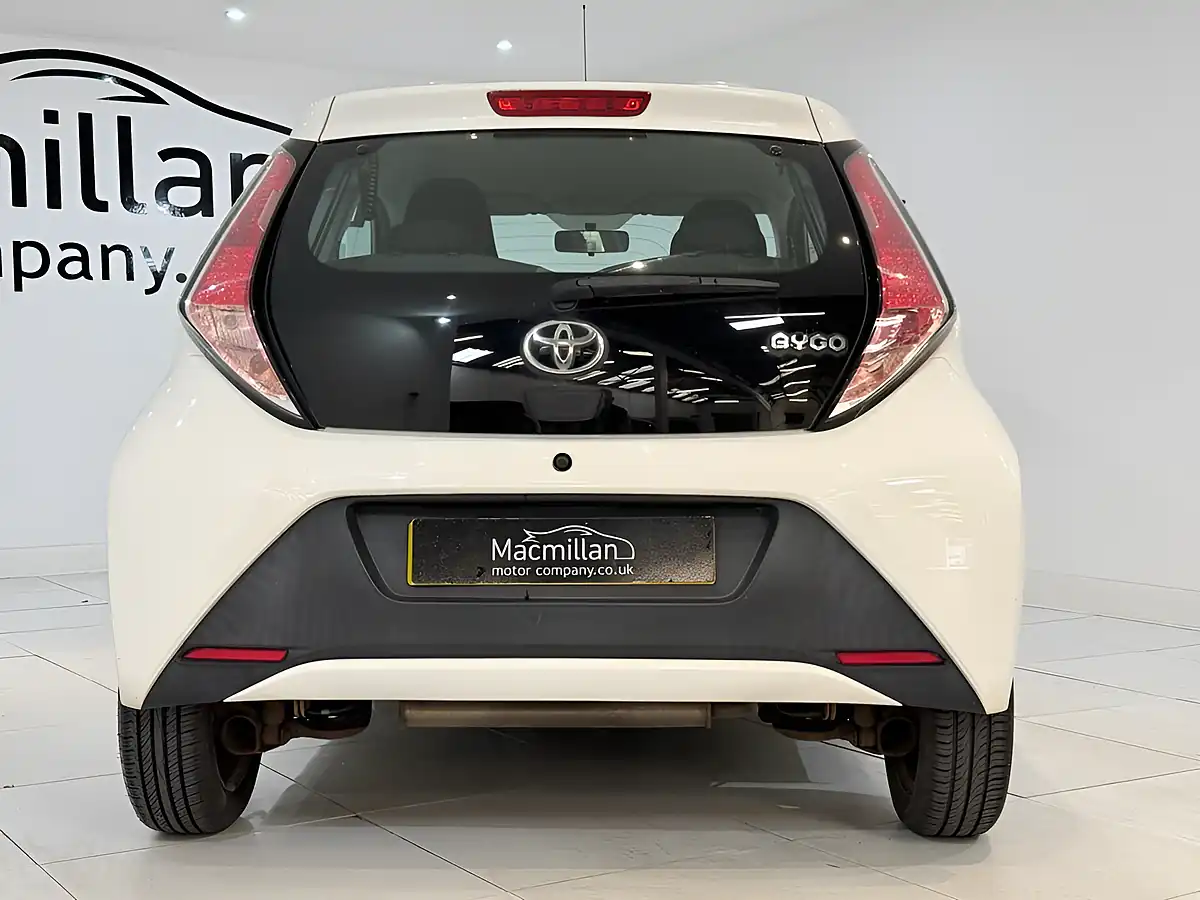 Used 2016 Toyota Aygo X-Play White - Interior and Exterior details 9