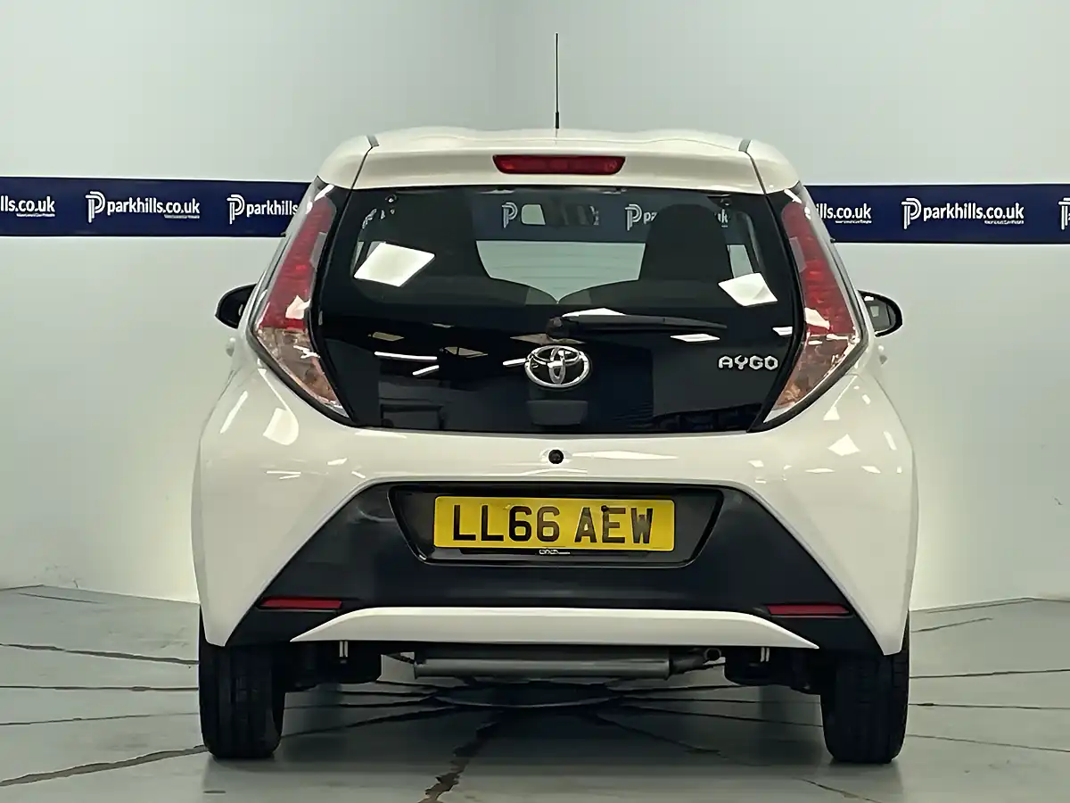 Used 2016 Toyota Aygo X-Play White - Interior and Exterior details 10