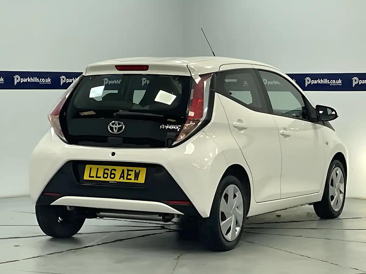 Used 2016 Toyota Aygo X-Play White - Interior and Exterior details 11