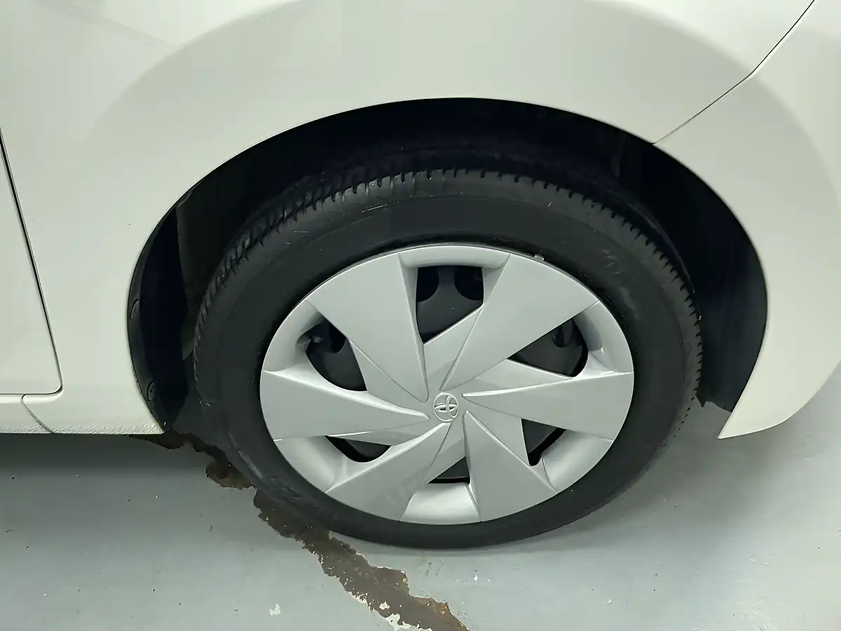Used 2016 Toyota Aygo X-Play White - Interior and Exterior details 12
